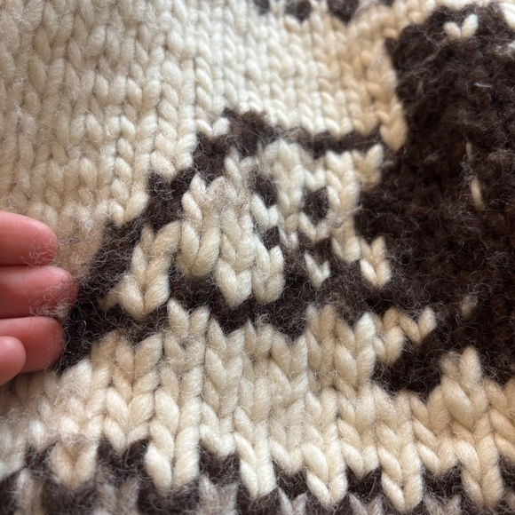 Cowichan Sweater - Picture 4 of 4